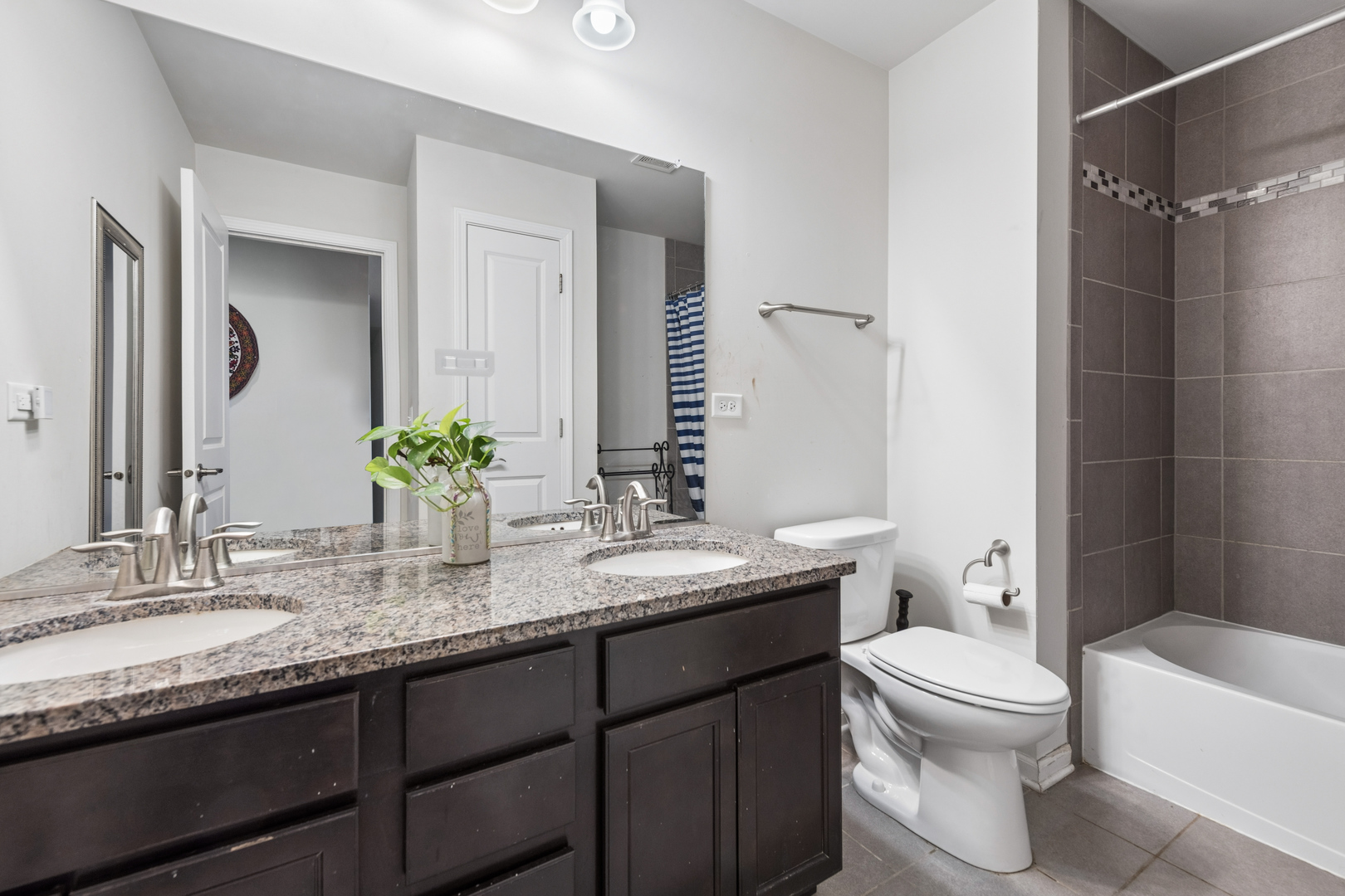 24 BEVERLY Lane, Hawthorn Woods, IL 60047