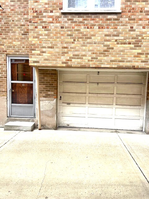 33 S Madison Avenue #1B, La Grange, IL 60525