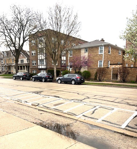 33 S Madison Avenue #1B, La Grange, IL 60525