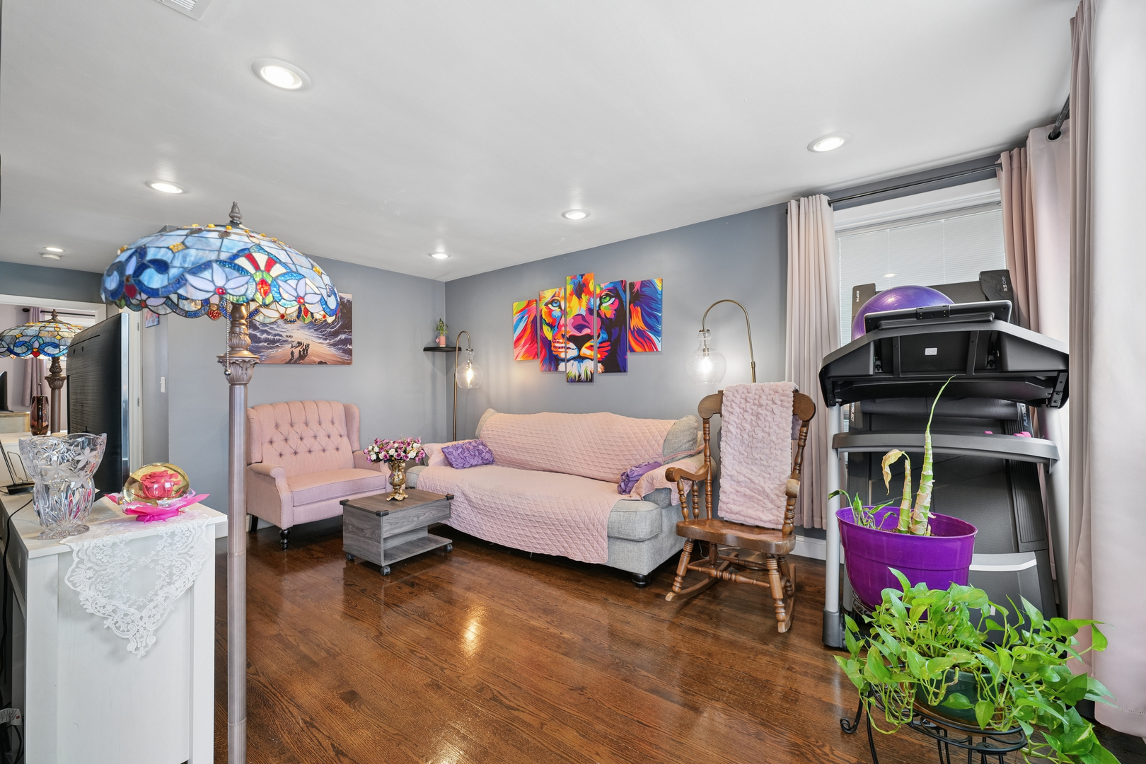 10222 S California Avenue, Evergreen Park, IL 60805