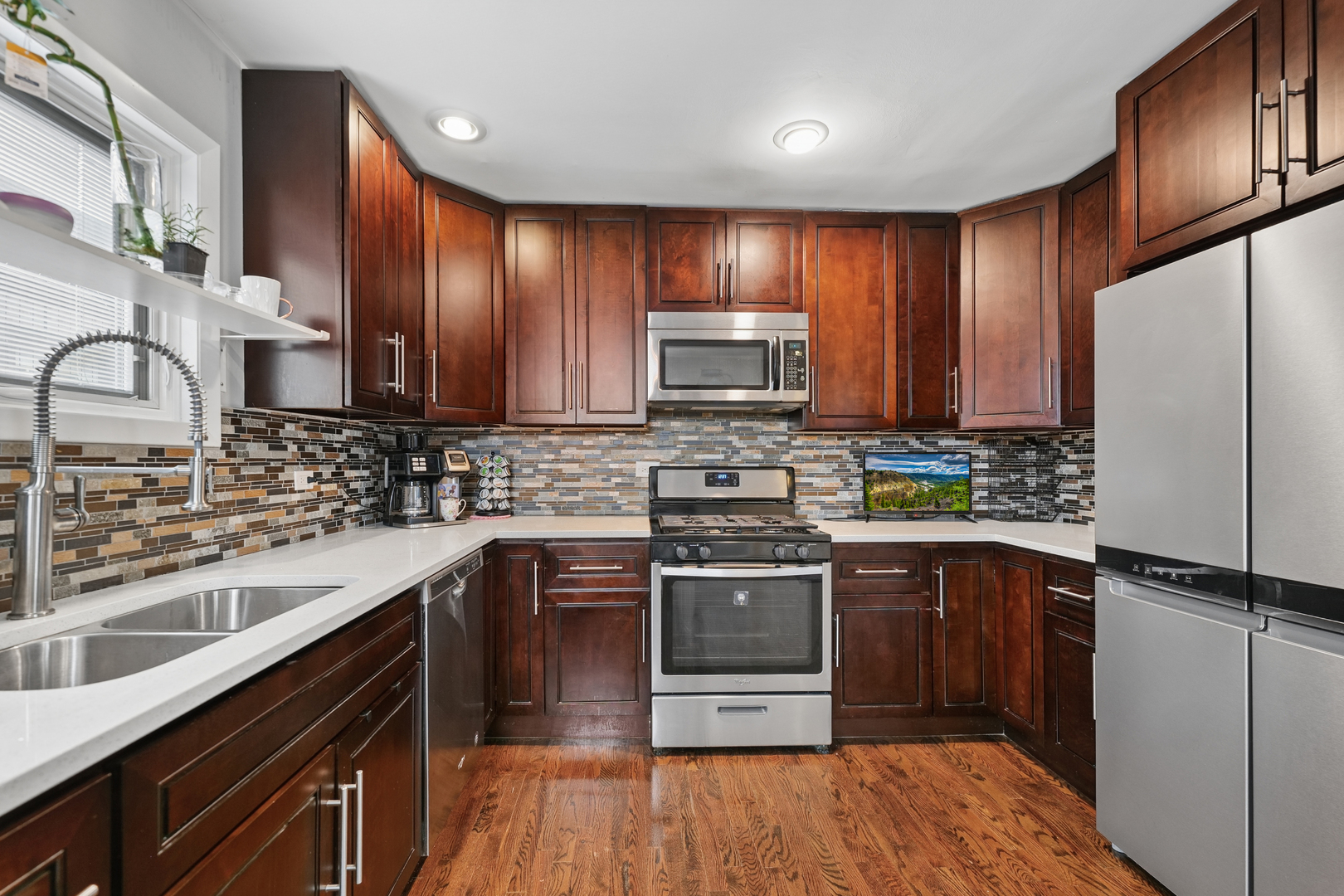 10222 S California Avenue, Evergreen Park, IL 60805