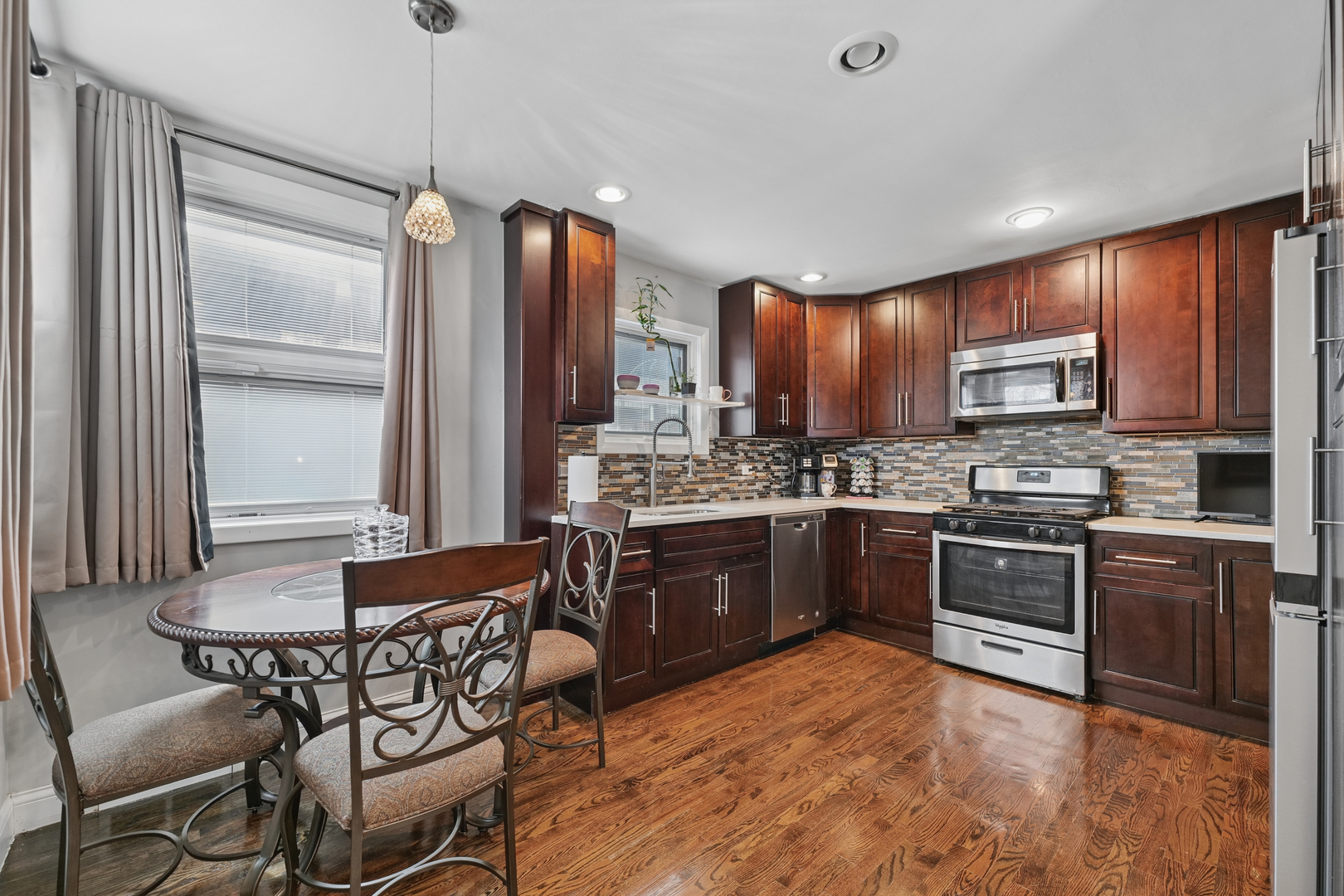 10222 S California Avenue, Evergreen Park, IL 60805