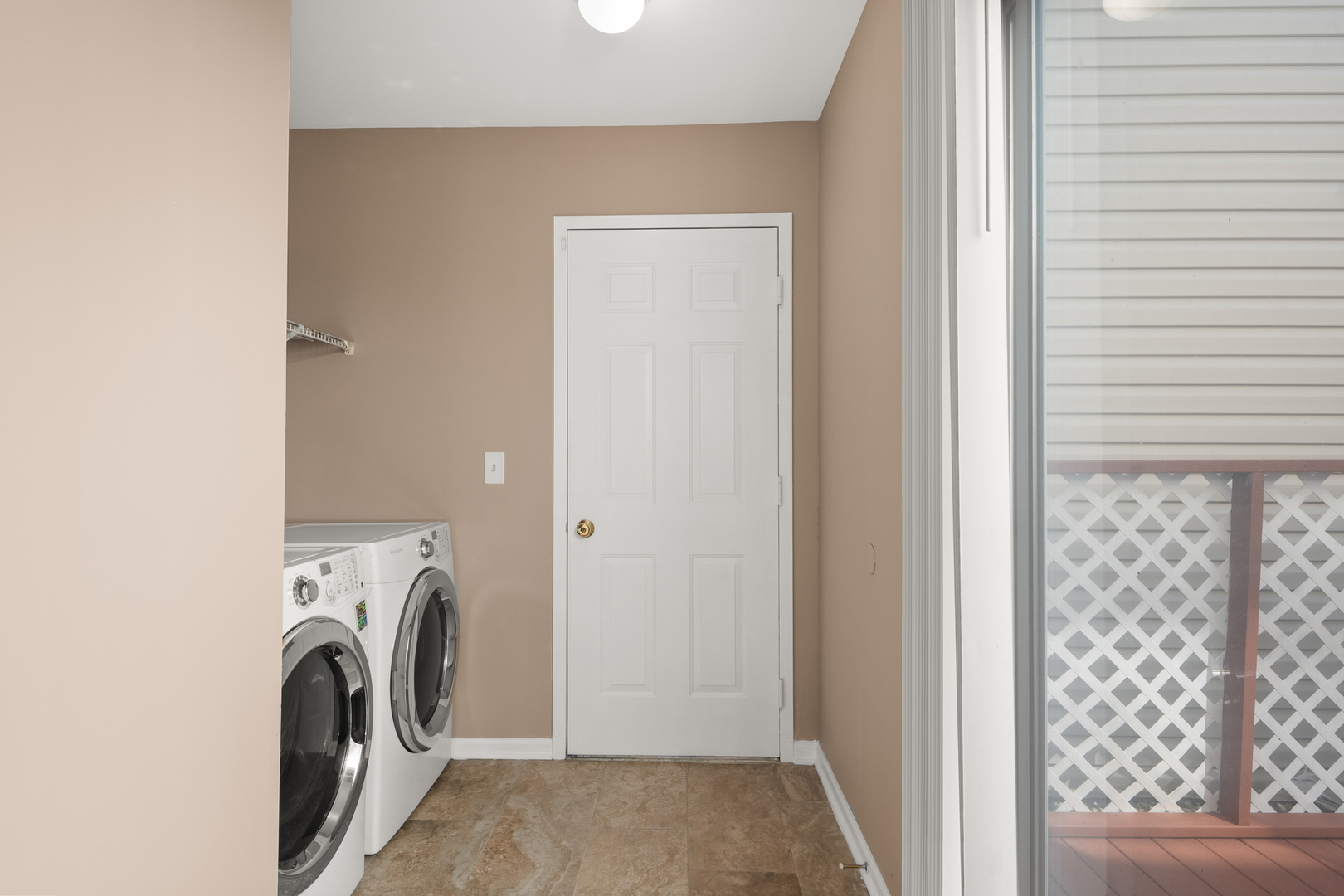 371 Le Parc Circle, Buffalo Grove, IL 60089