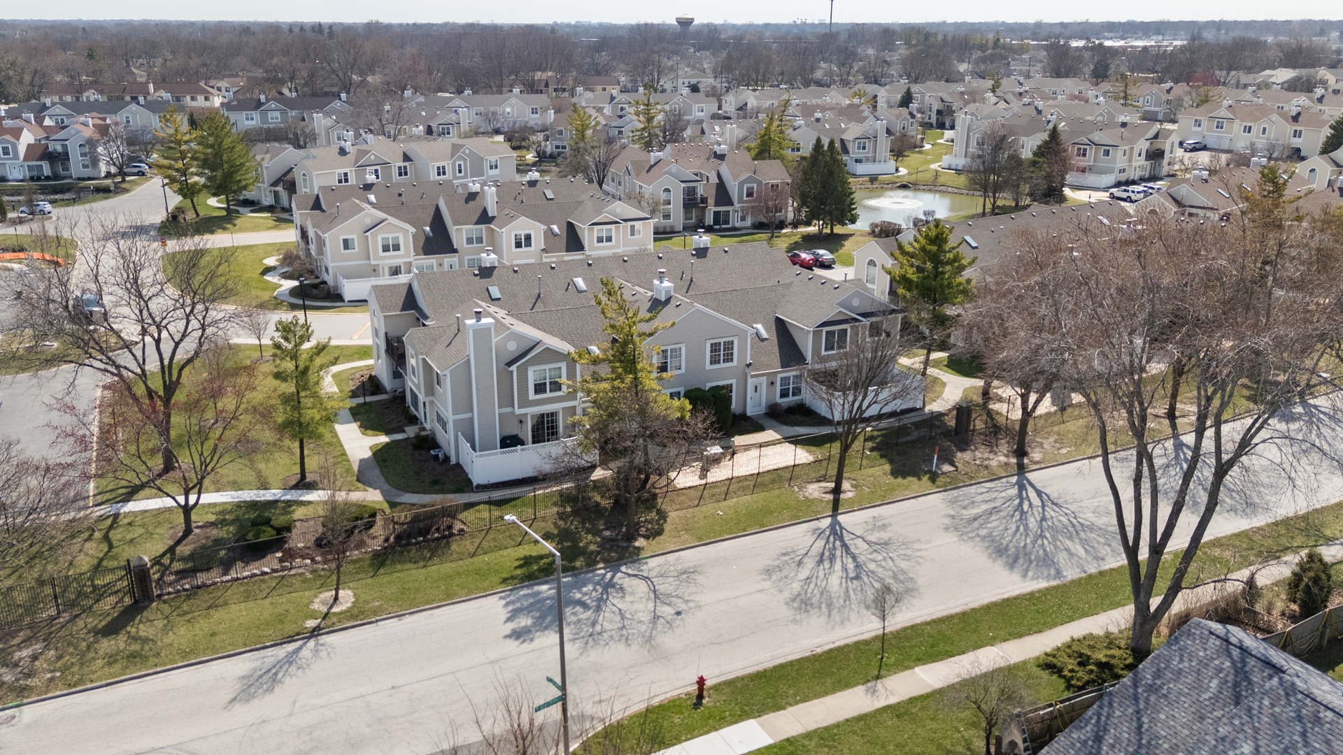 371 Le Parc Circle, Buffalo Grove, IL 60089