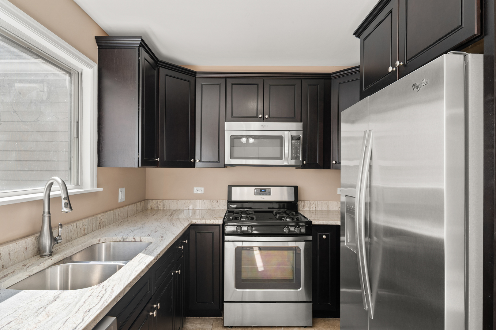 371 Le Parc Circle, Buffalo Grove, IL 60089