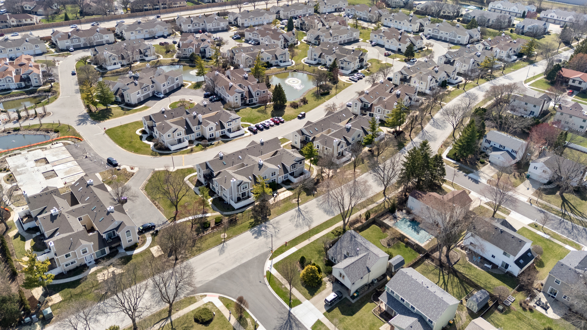 371 Le Parc Circle, Buffalo Grove, IL 60089