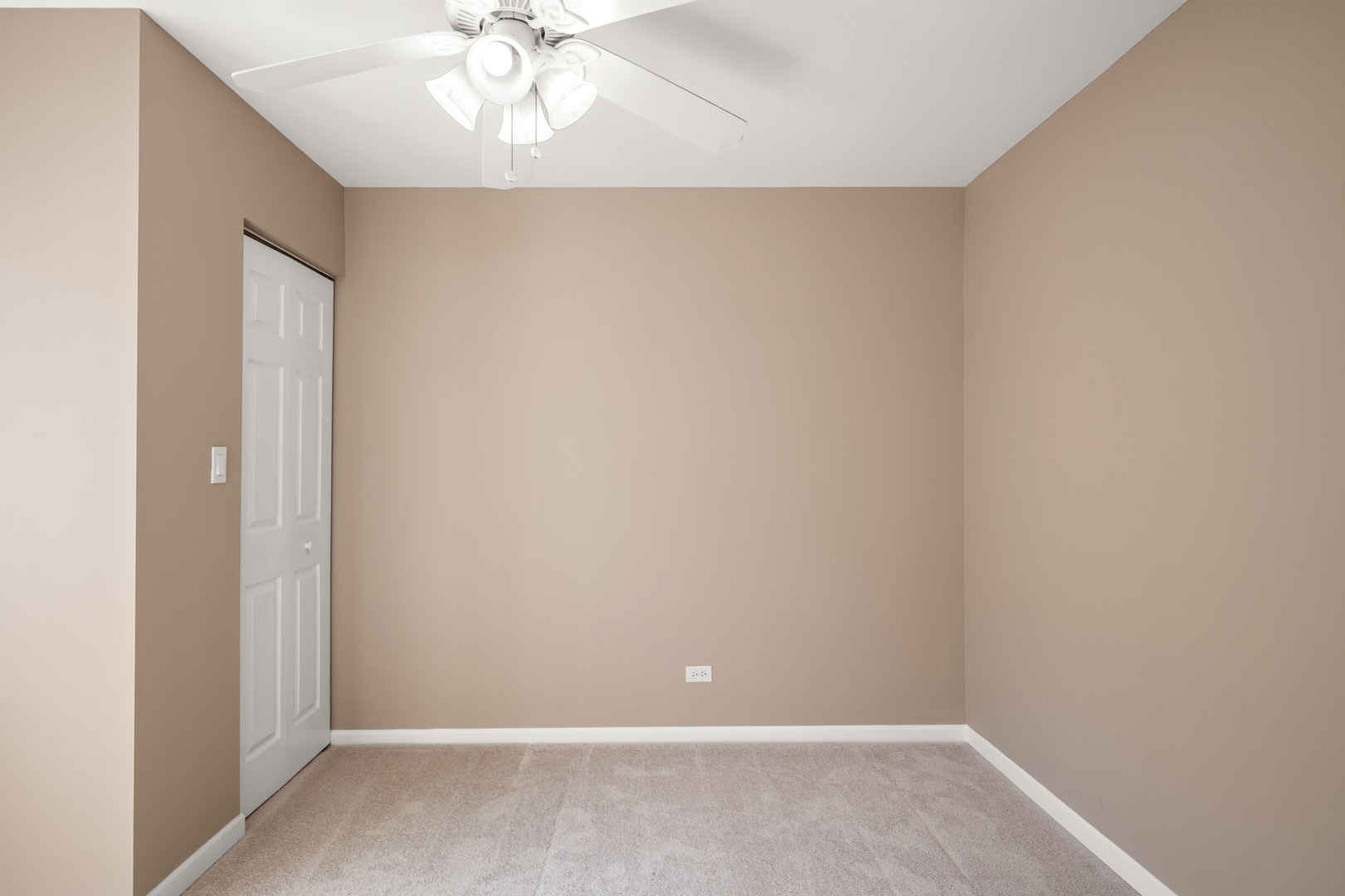 371 Le Parc Circle, Buffalo Grove, IL 60089