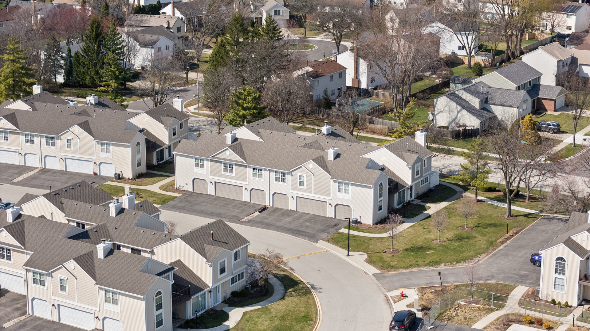 371 Le Parc Circle, Buffalo Grove, IL 60089