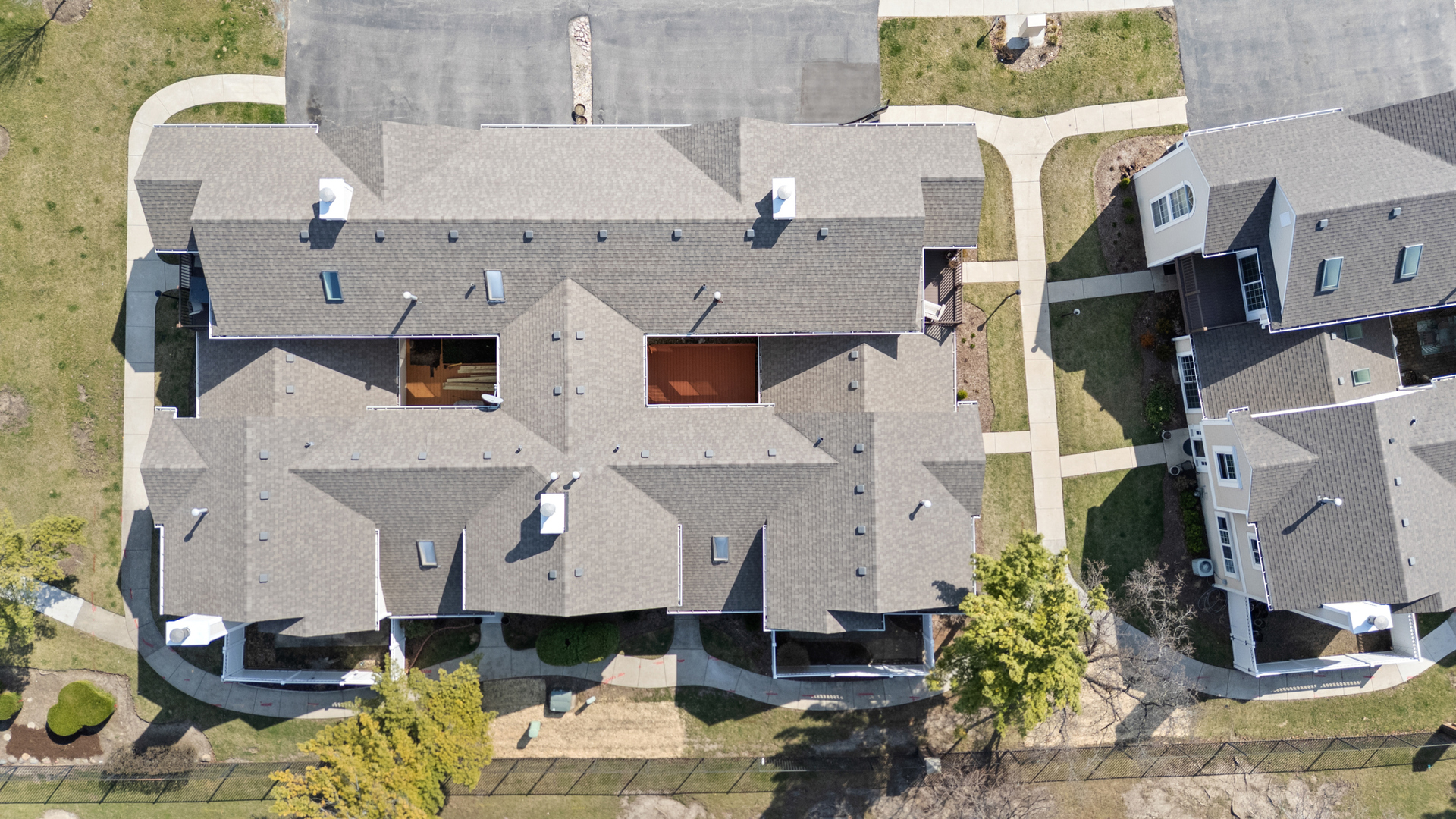 371 Le Parc Circle, Buffalo Grove, IL 60089