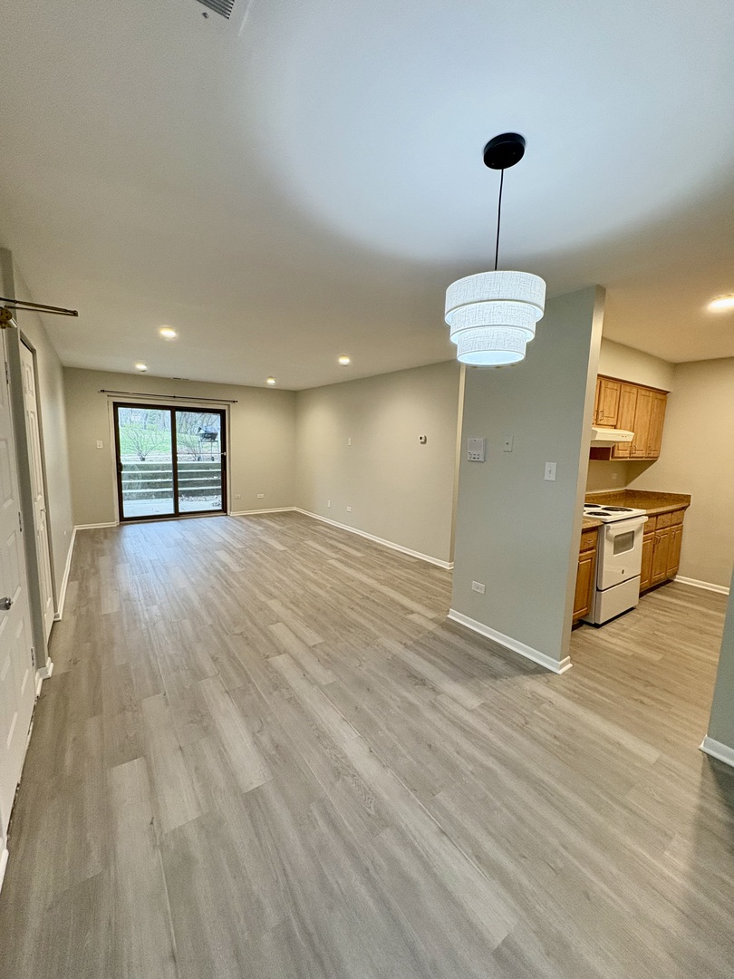 1482 Stonebridge Circle #C3, Wheaton, IL 60189