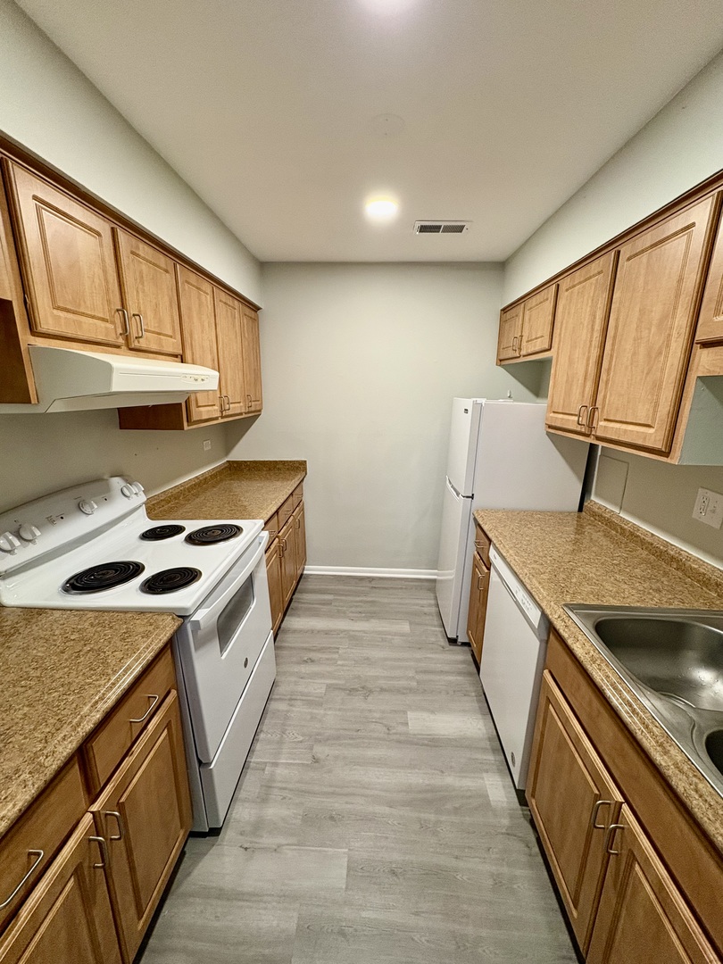 1482 Stonebridge Circle #C3, Wheaton, IL 60189