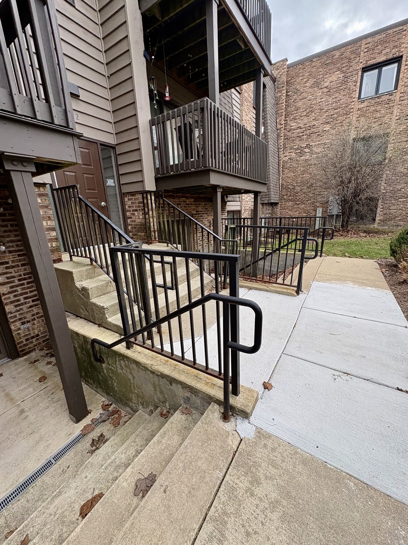 1482 Stonebridge Circle #C3, Wheaton, IL 60189