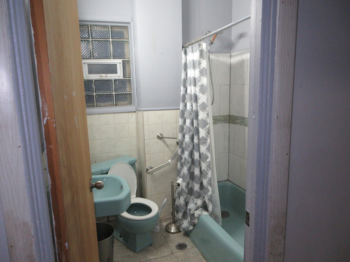 10011 S Exchange Avenue, Chicago, IL 60617