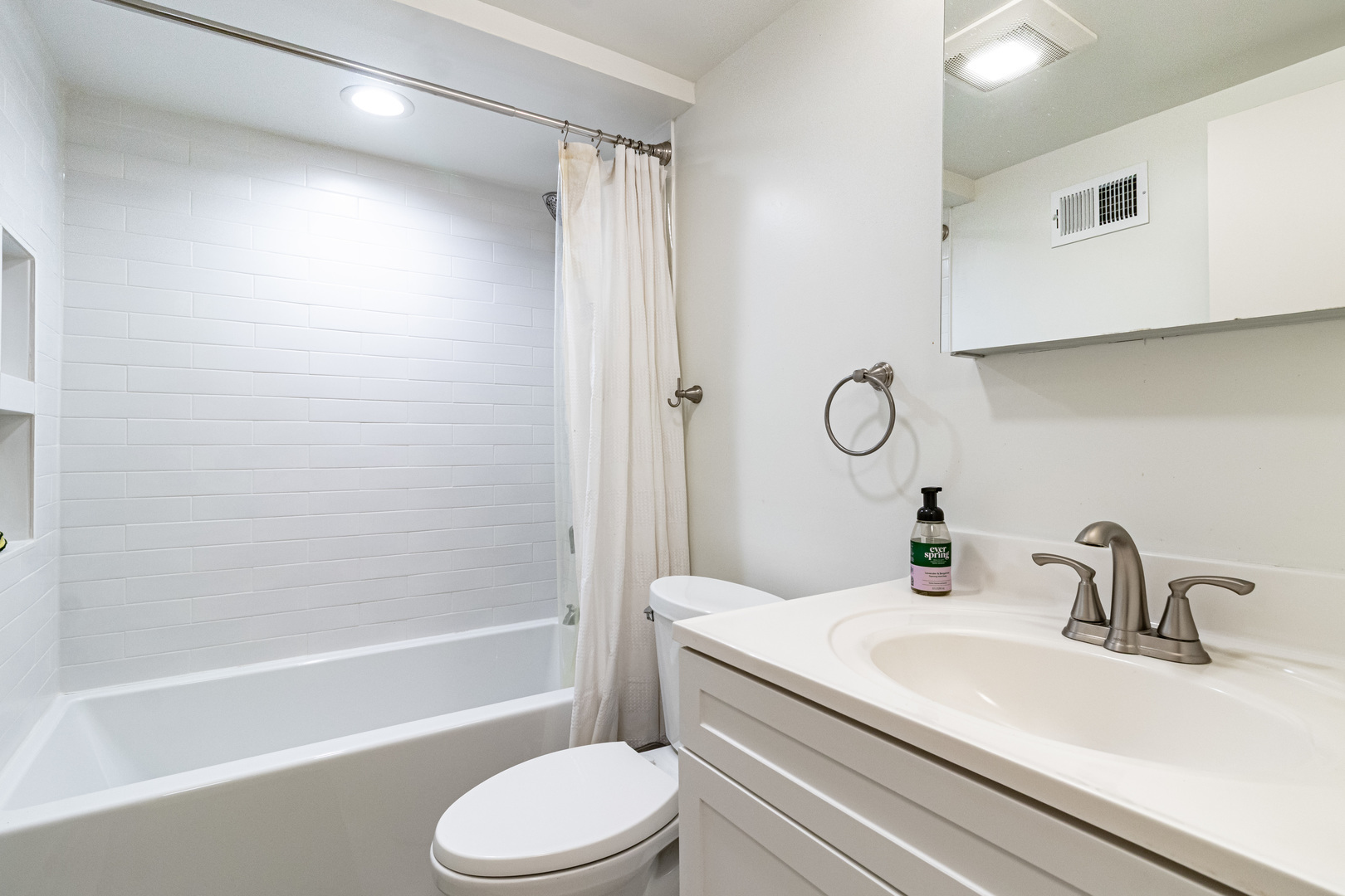 13200 W Heiden Circle #2111, Lake Bluff, IL 60044