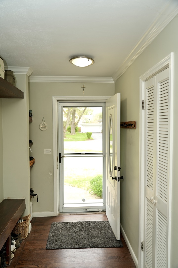 211 Sandalwood Drive, Naperville, IL 60540