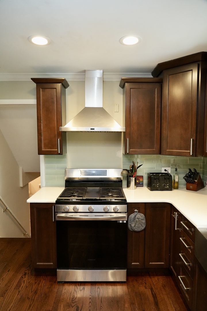 211 Sandalwood Drive, Naperville, IL 60540