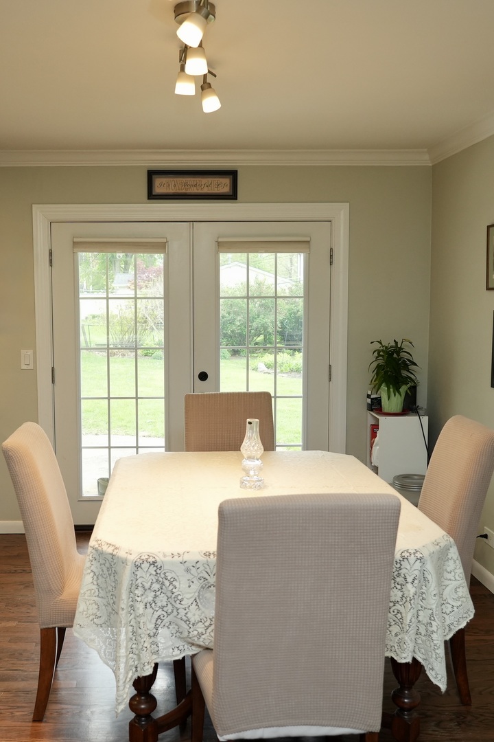 211 Sandalwood Drive, Naperville, IL 60540