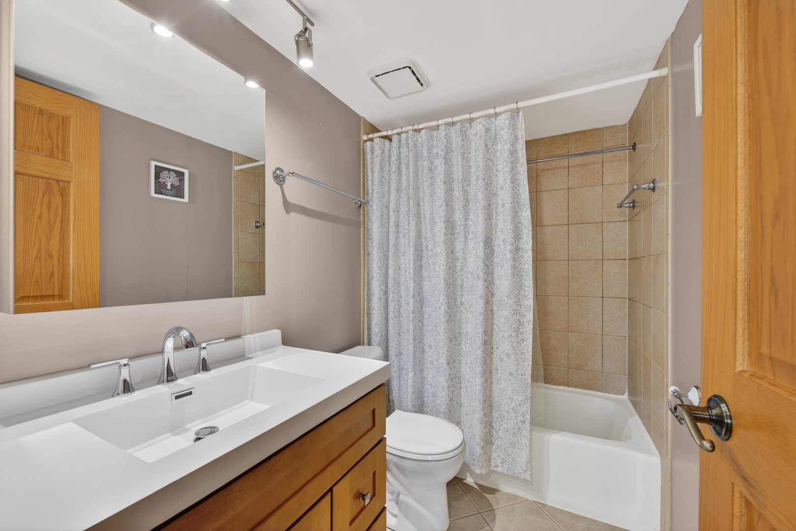 6056 S Keating Avenue #2E, Chicago, IL 60629