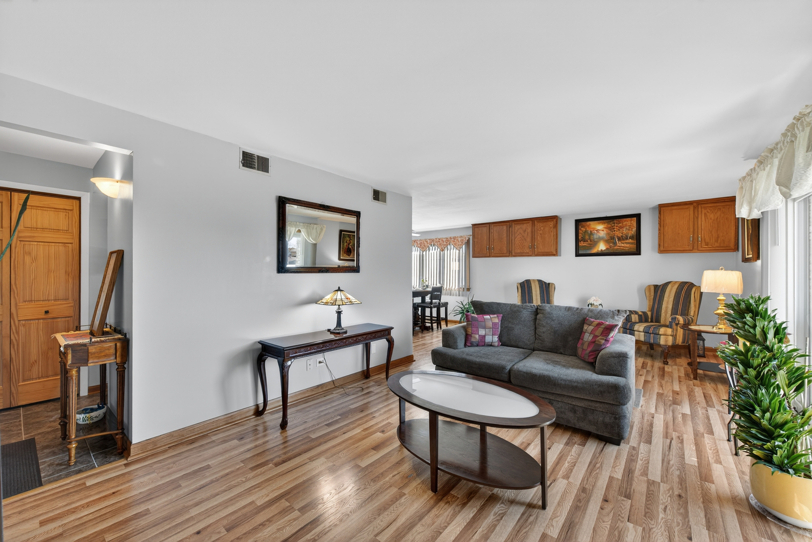 6056 S Keating Avenue #2E, Chicago, IL 60629