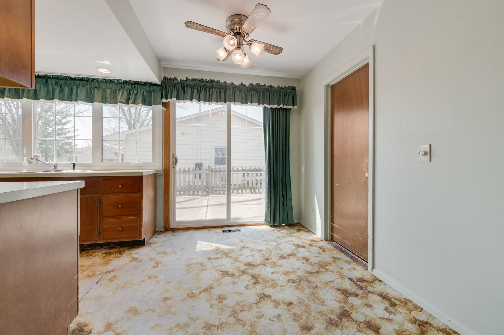 4 Barclay Court, Montgomery, IL 60538