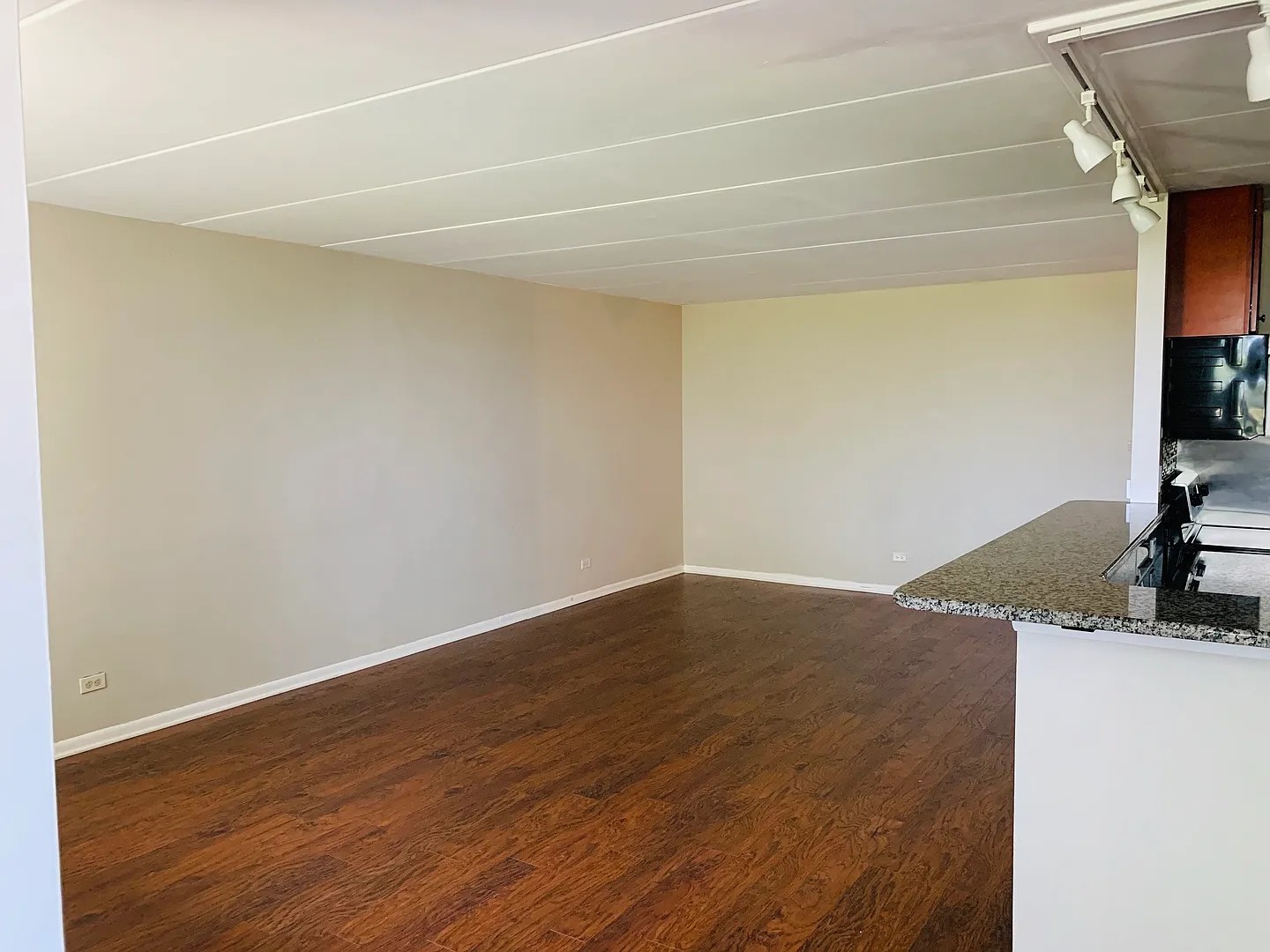 225 S Rohlwing Road #518, Palatine, IL 60074