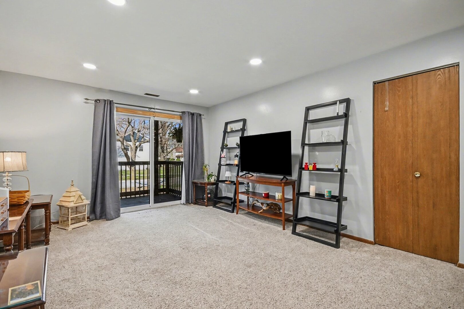 1484 Stonebridge Circle #B6, Wheaton, IL 60189