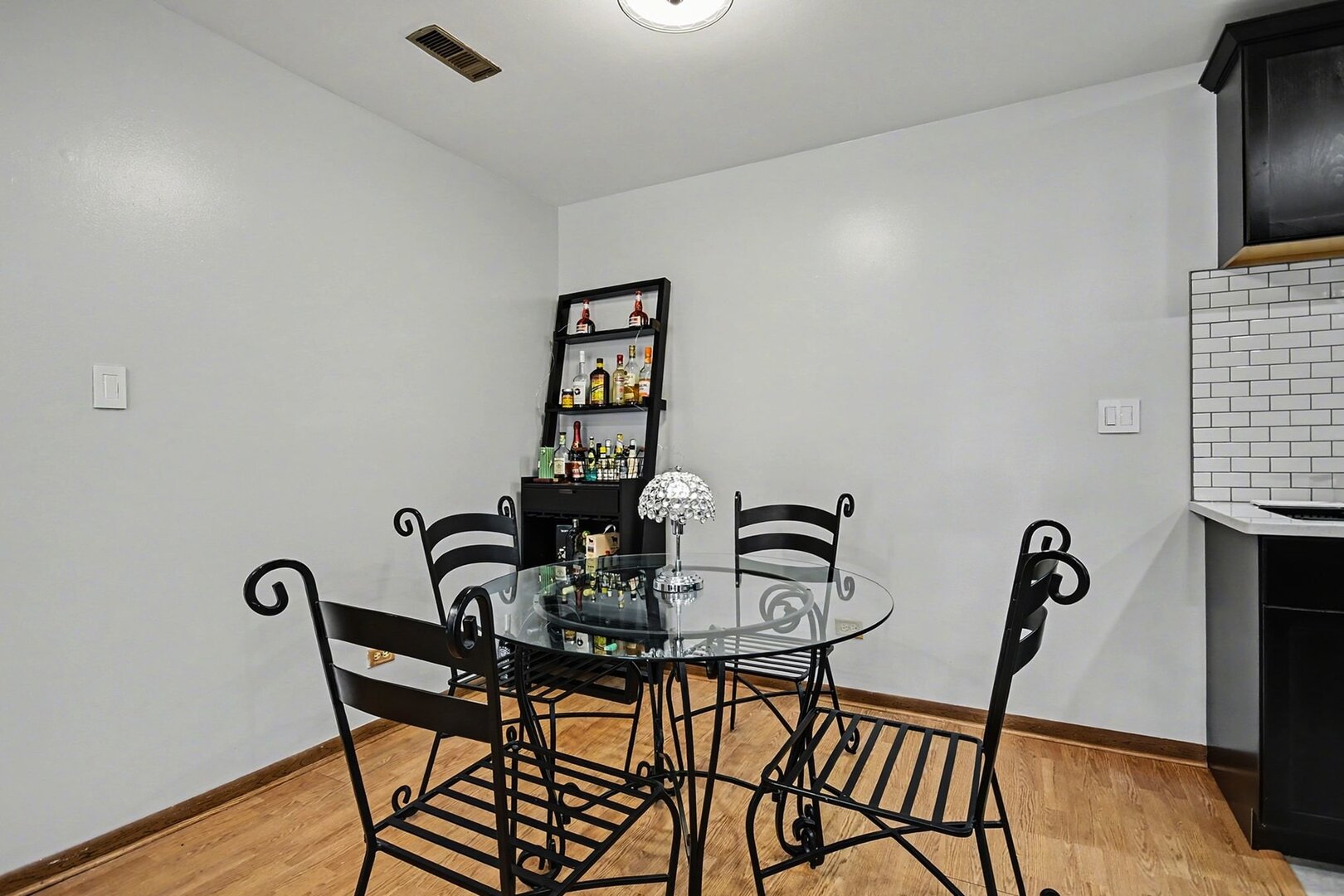 1484 Stonebridge Circle #B6, Wheaton, IL 60189