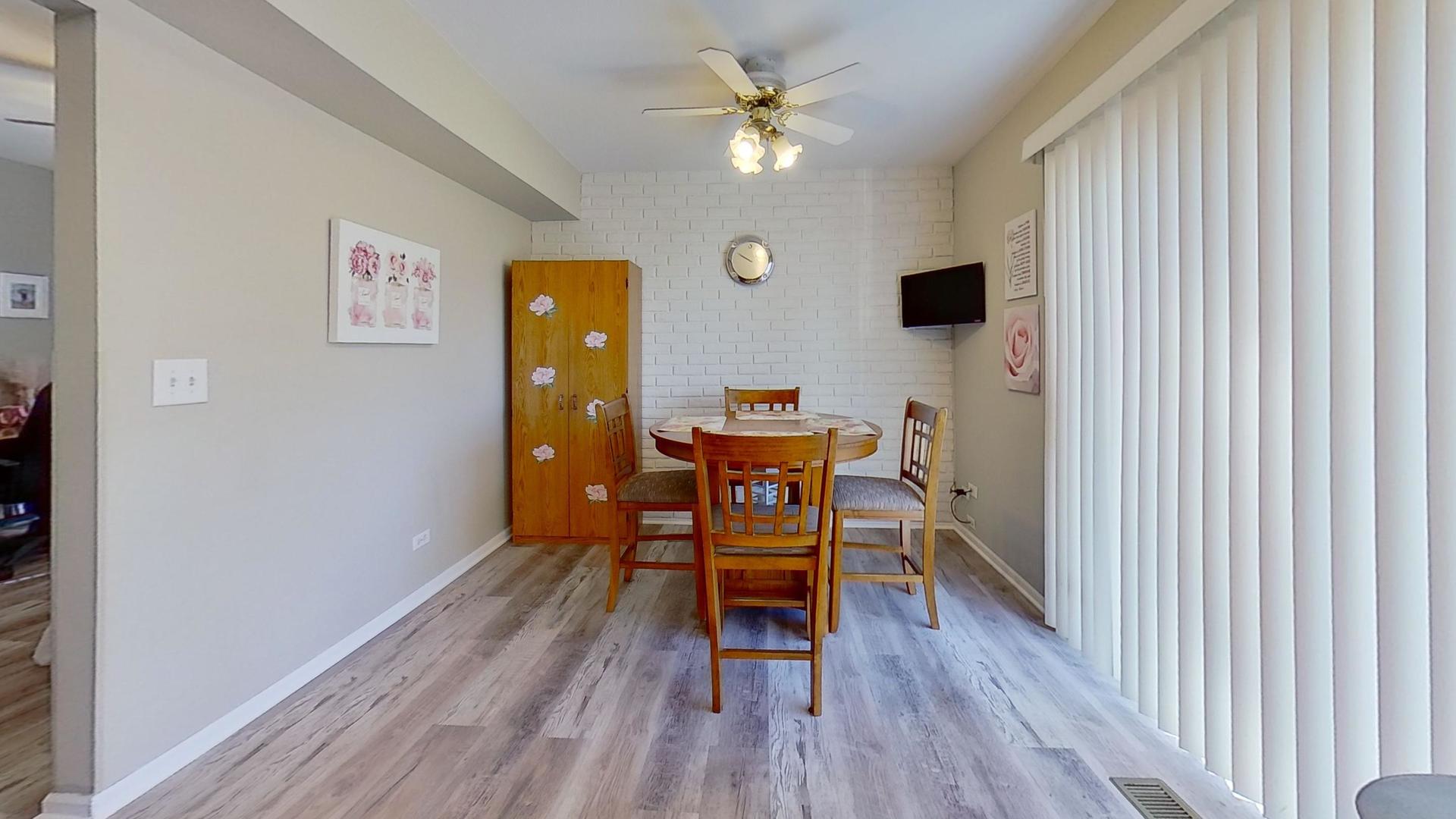 772 Colorado Court #772, Carol Stream, IL 60188