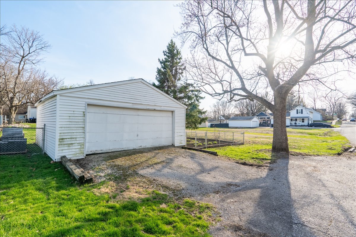 8 Felton Place, Bloomington, IL 61701