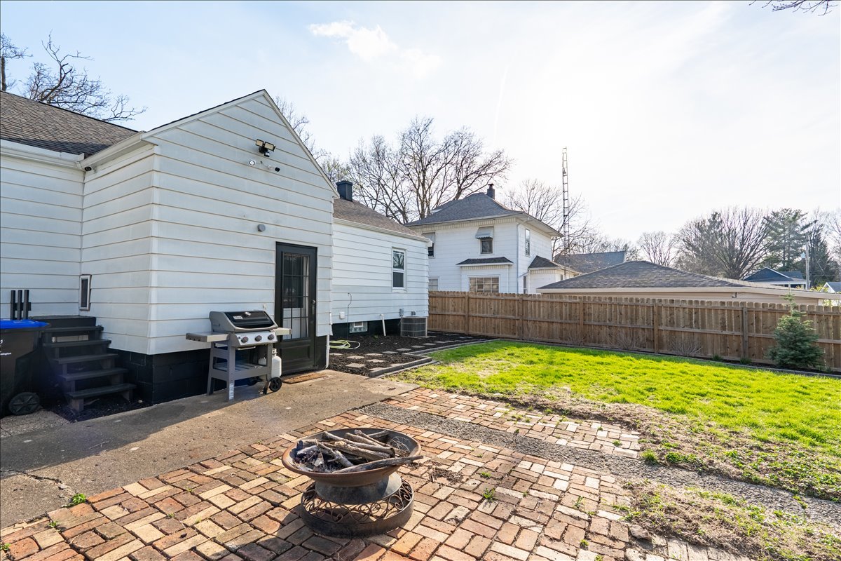 8 Felton Place, Bloomington, IL 61701