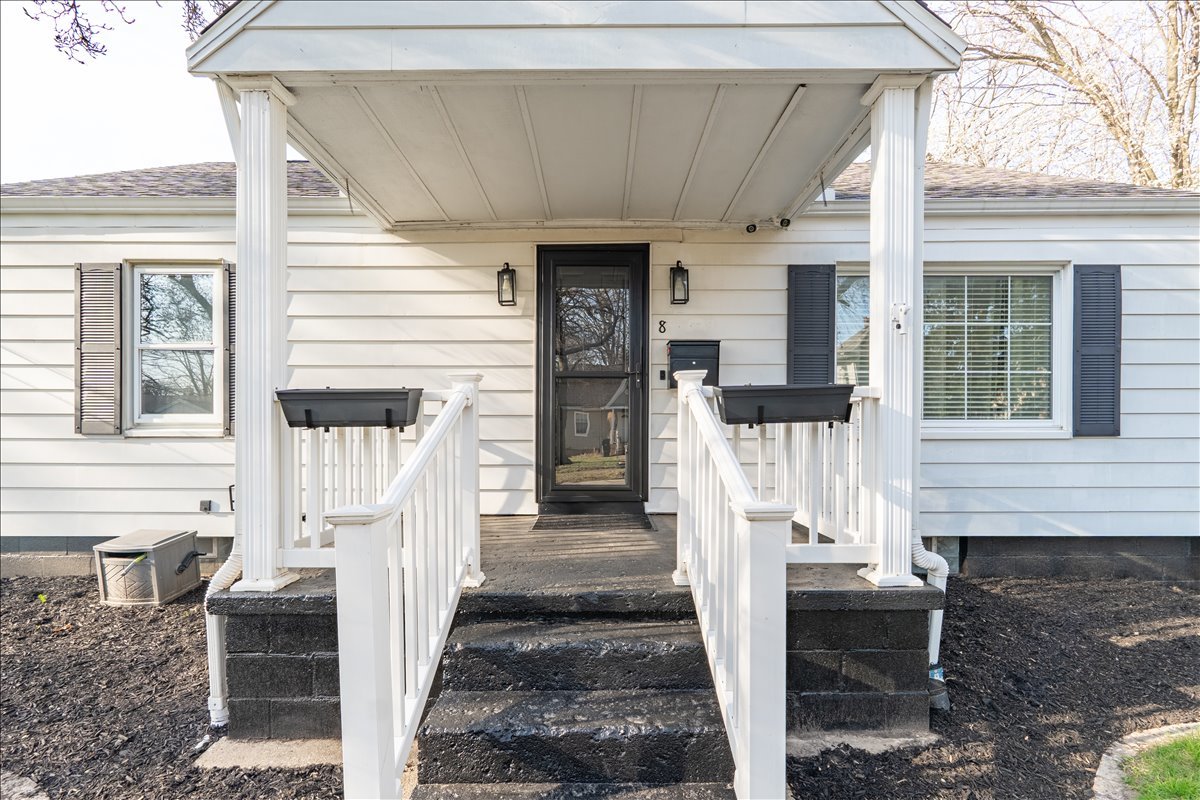 8 Felton Place, Bloomington, IL 61701