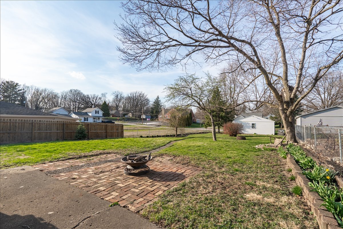 8 Felton Place, Bloomington, IL 61701