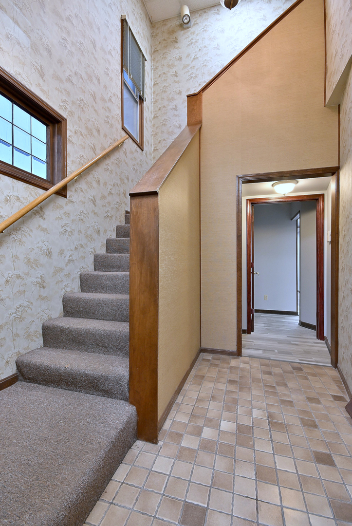 442 N Lake Street, Aurora, IL 60506