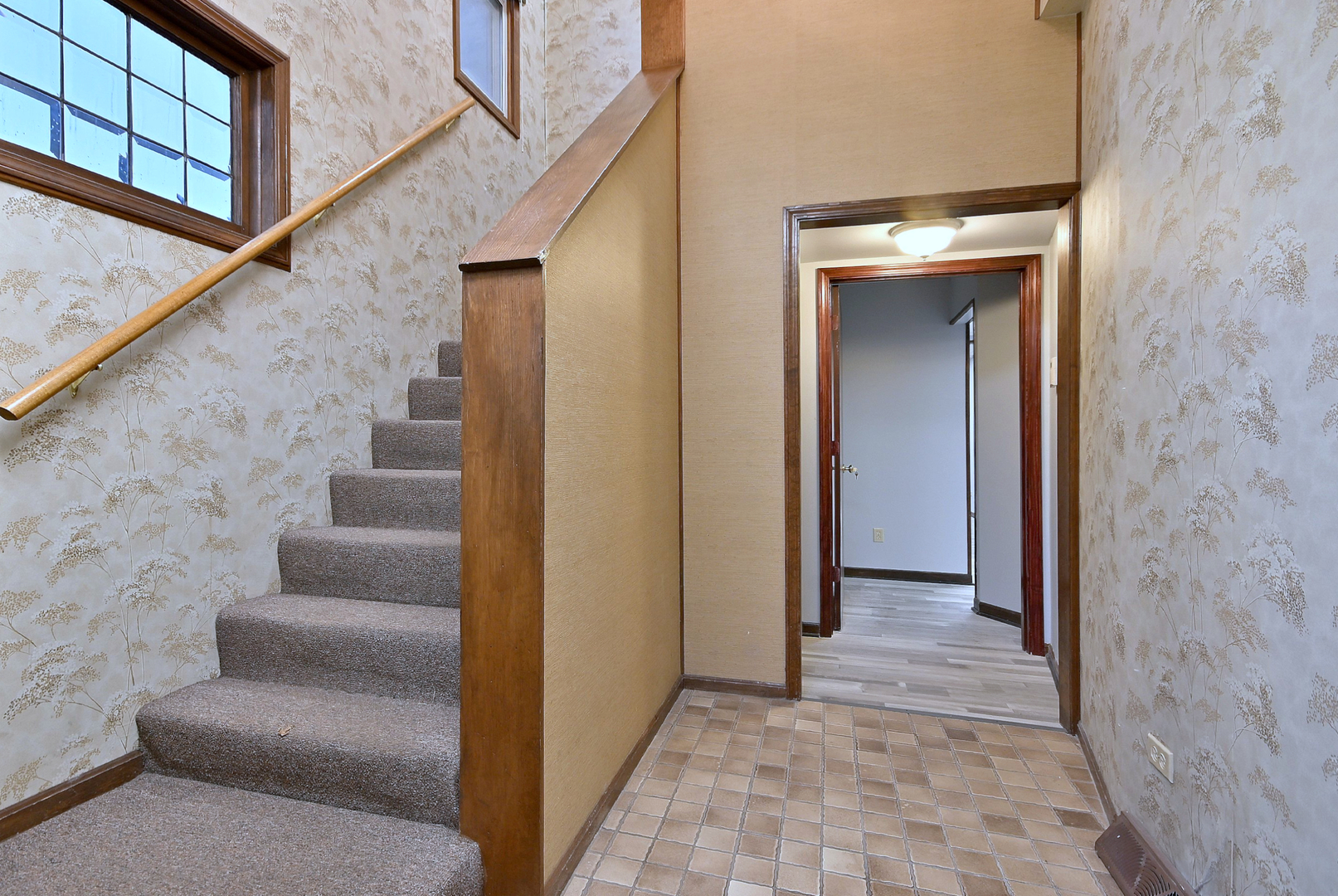 442 N Lake Street, Aurora, IL 60506