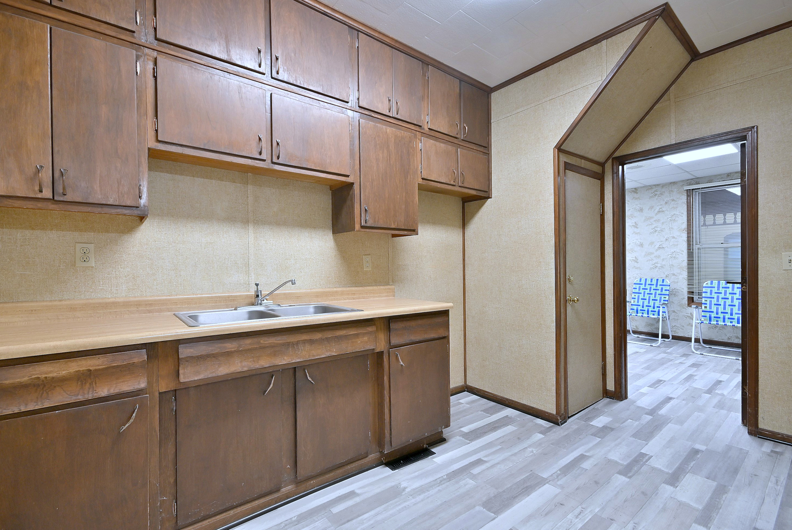 442 N Lake Street, Aurora, IL 60506