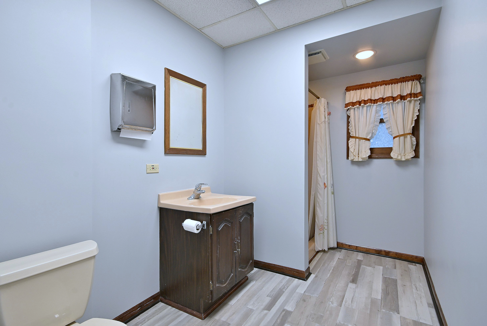 442 N Lake Street, Aurora, IL 60506