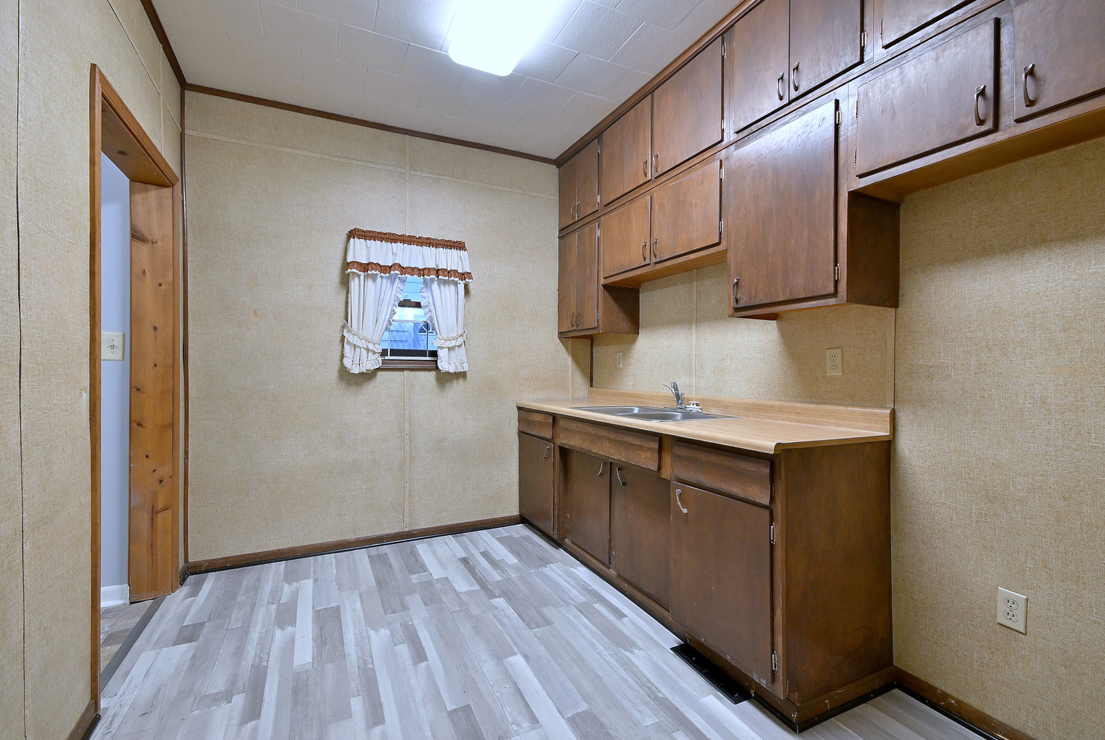 442 N Lake Street, Aurora, IL 60506