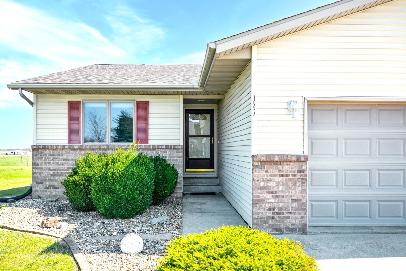 109 E Lake Court #A, Atlanta, IL 61723