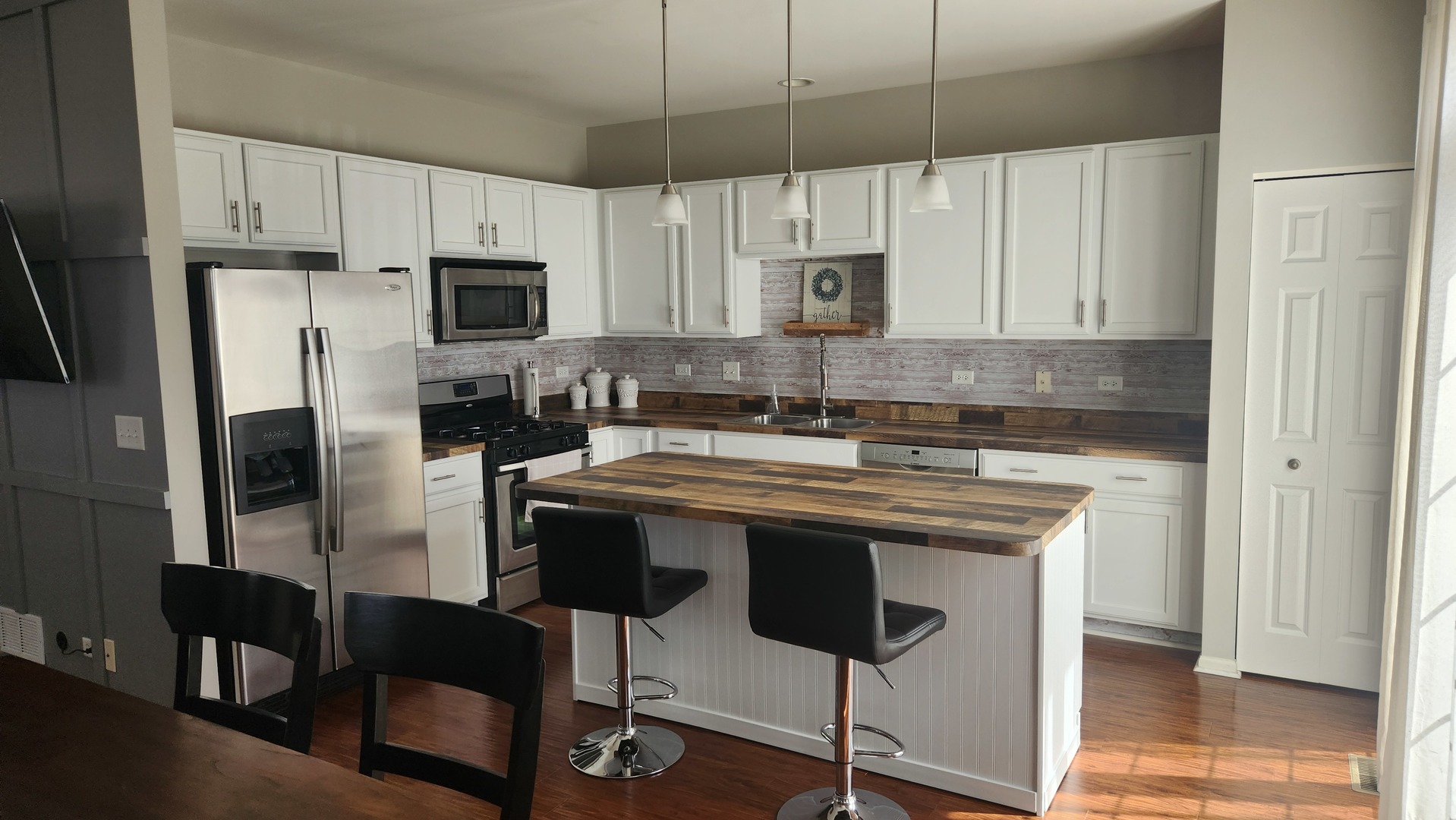 27W736 N Meadowview Drive, Winfield, IL 60190