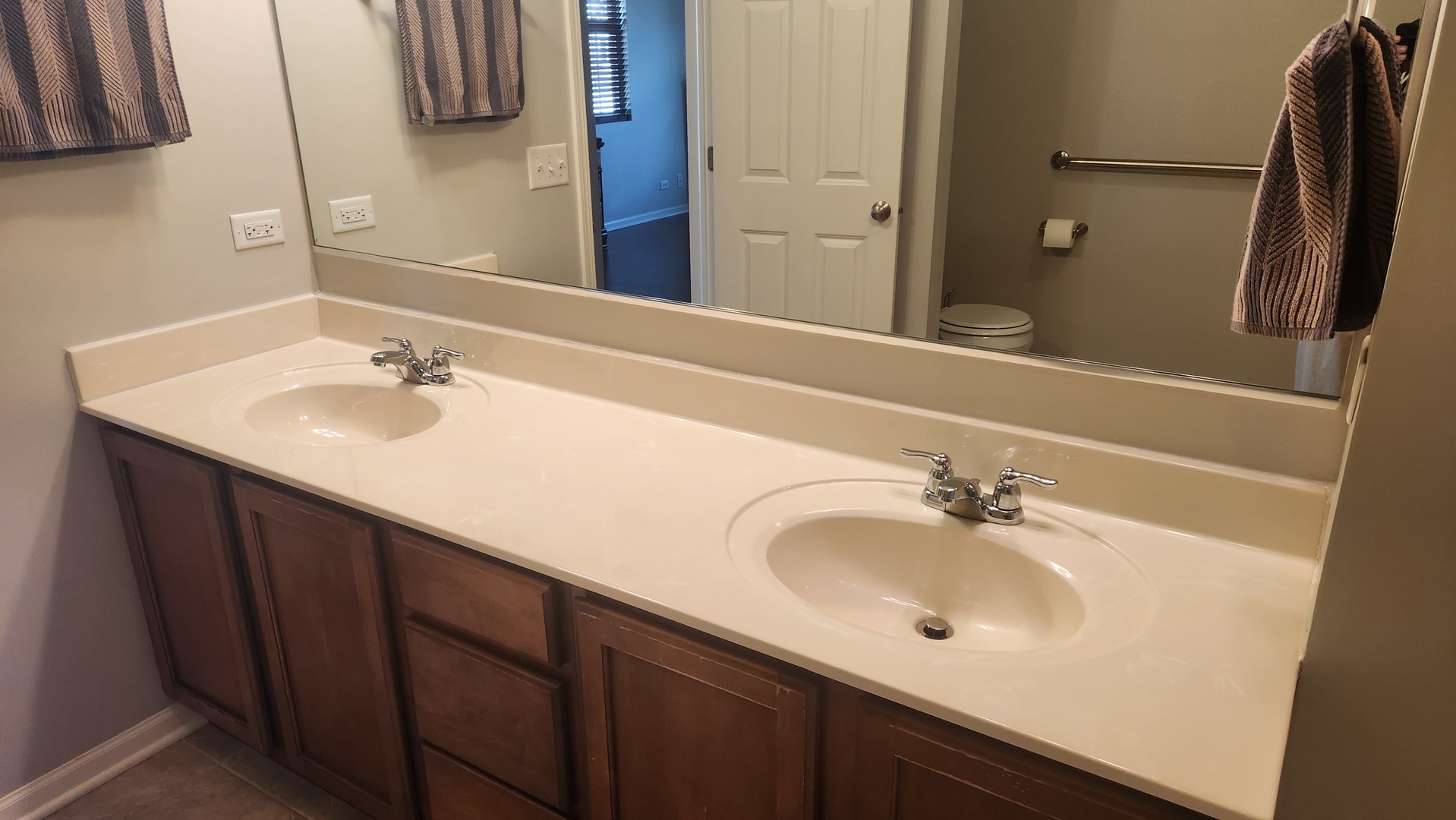 27W736 N Meadowview Drive, Winfield, IL 60190