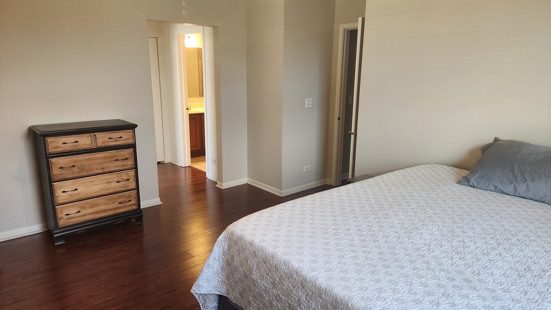 27W736 N Meadowview Drive, Winfield, IL 60190