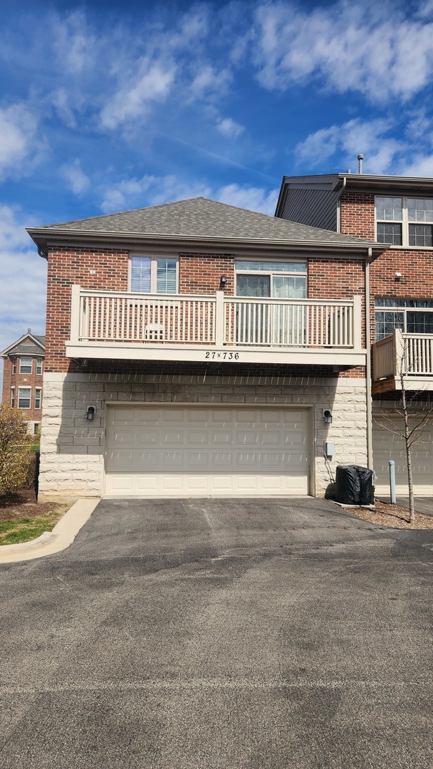 27W736 N Meadowview Drive, Winfield, IL 60190