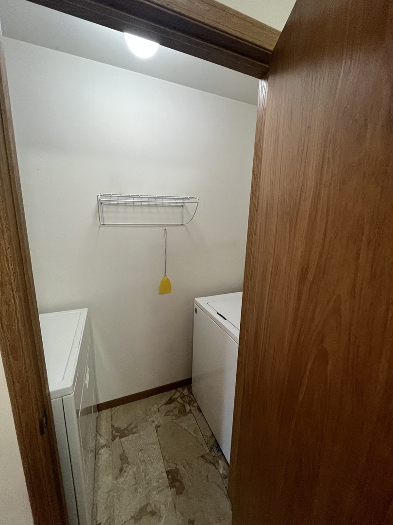 1524 W Sand Bar Court #2C, Round Lake, IL 60073