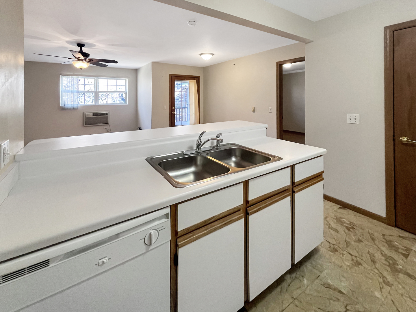 1524 W Sand Bar Court #2C, Round Lake, IL 60073