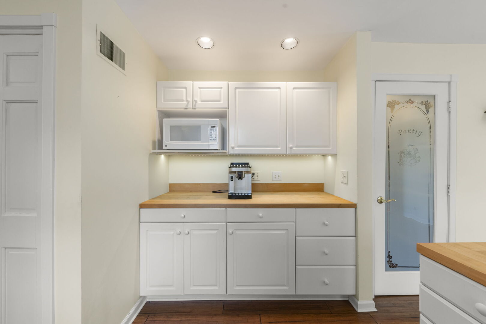 1205 E Bonner Road, Wauconda, IL 60084