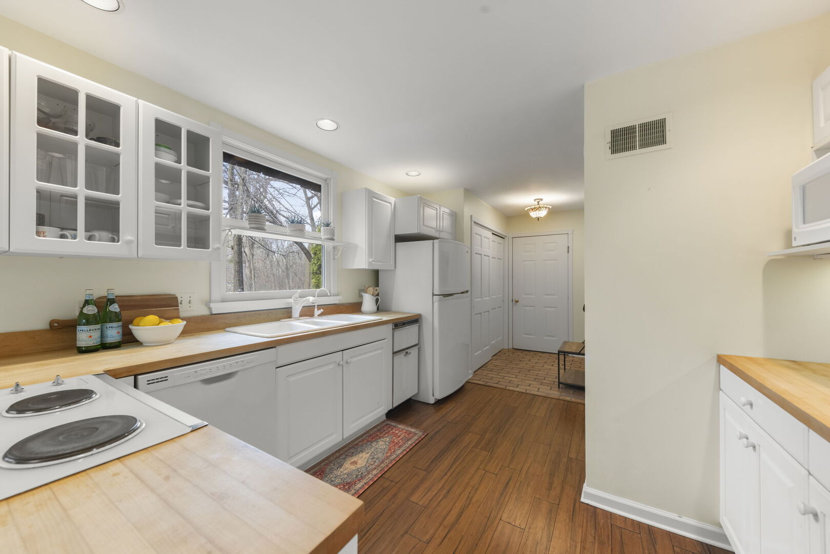 1205 E Bonner Road, Wauconda, IL 60084