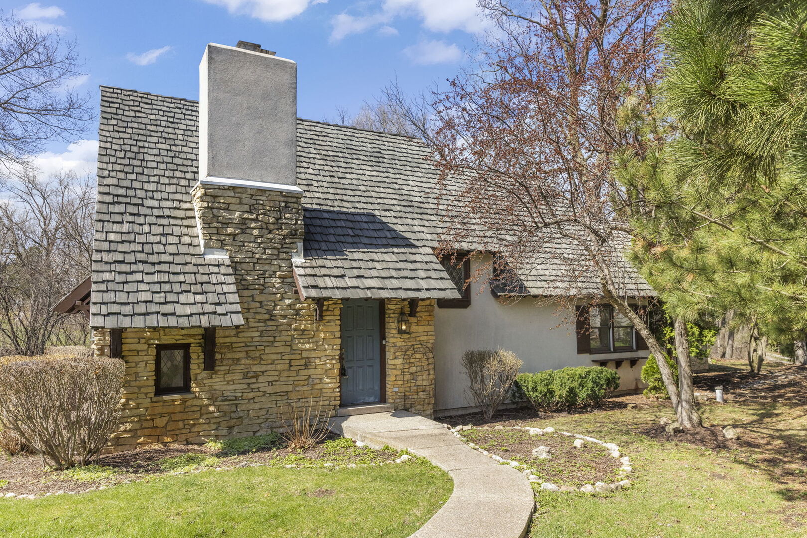 1205 E Bonner Road, Wauconda, IL 60084