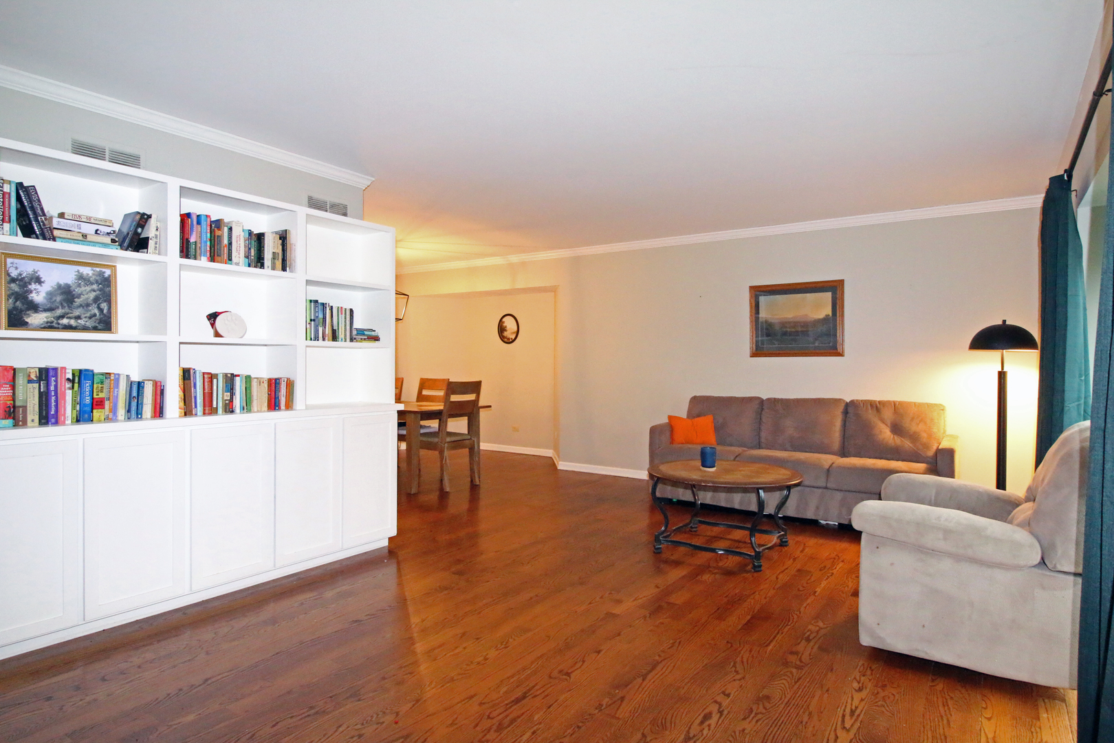 1017 Mayfair Drive, Libertyville, IL 60048