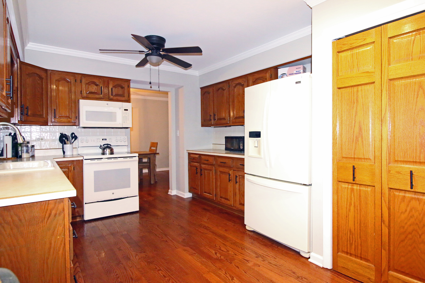 1017 Mayfair Drive, Libertyville, IL 60048