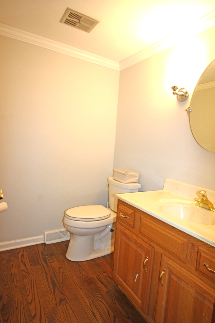 1017 Mayfair Drive, Libertyville, IL 60048